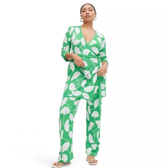 NEW| Women's Long Sleeve V-Neck Ginkgo Green Sweater Wrap Top - Picture 10 of 13